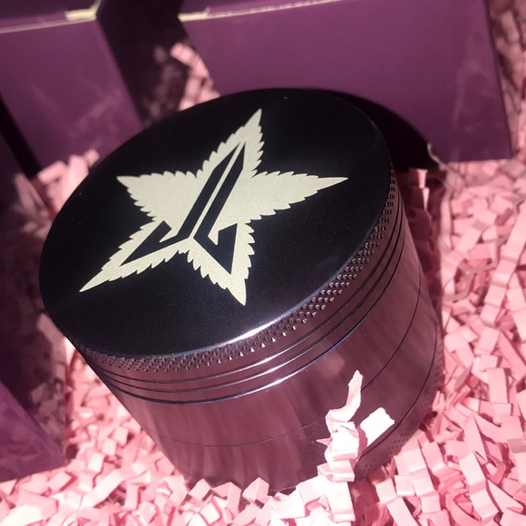 āļøMASSIVE SALE $$ FIRMāļø šš¤ MAUVE Grinder 63mm - Picture 6 of 8